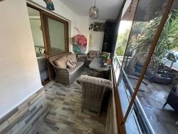 2+1-Zimmer-Wohnung Zum Verkauf In Seferihisar Ürkmez, 300 M Vom Strand Entfernt, Mit Garten