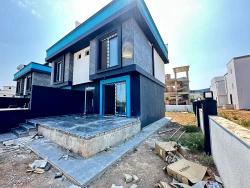 Brandneue 2+1-Villa Zum Verkauf Mit Großem Garten In Seferihisar Cumhuriyet