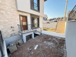 2+1 Villa Mit Separatem Eingang Und Garten Zum Verkauf In Seferihisar Payamlı