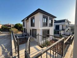 2+1 Villa Mit Separatem Eingang Und Garten Zum Verkauf In Seferihisar Payamlı