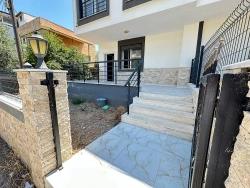 Brandneue 3+1-Zimmer-Villa Mit Großem Garten, 500 M Vom Strand Entfernt In Seferihisar Doğanbey Zu Verkaufen