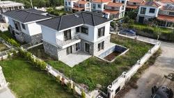 4+1 Freistehende Maisonette-Sommervilla Mit Pool In Seferihisar Akarca