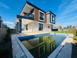 Freistehende Maisonette-Einzelvilla Mit Pool Im Stadtteil Düzce, Seferihisar, İzmir