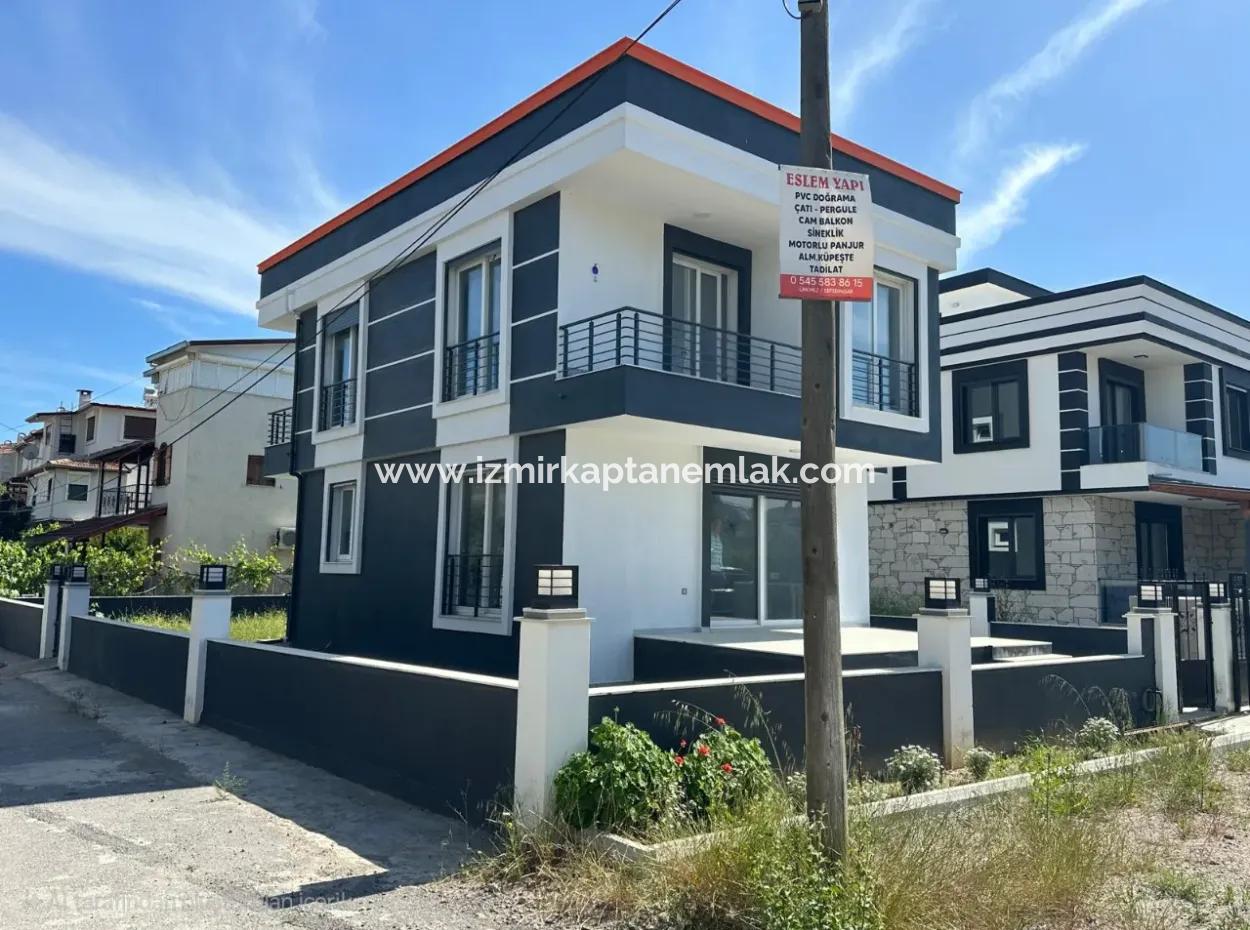 Freistehende Villa Auf 300 M2 Grundstück In Izmir Seferihisar Cumhuryet Mah