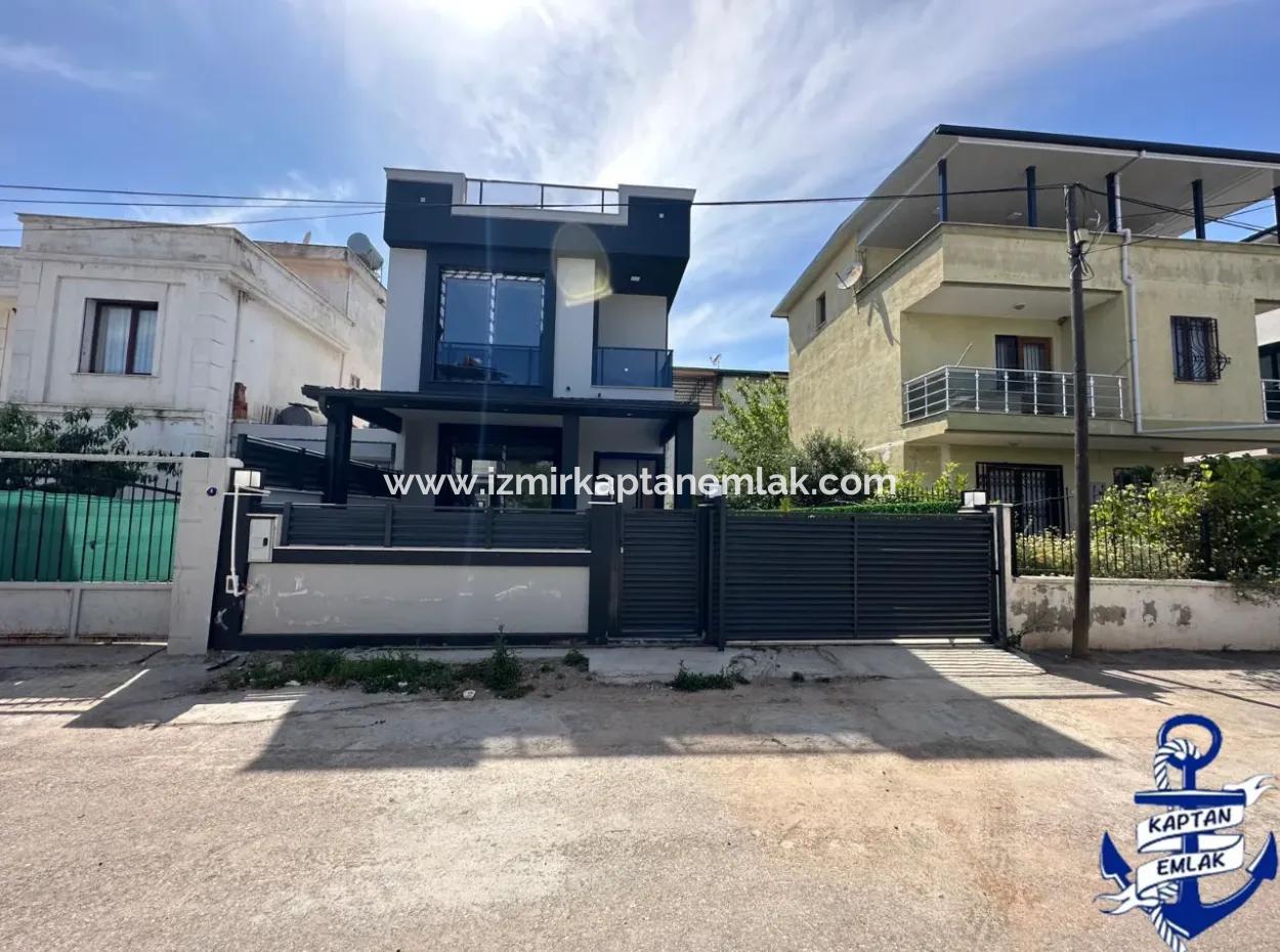 3 1 Villa Zum Verkauf Mit Parkplatz In Doğanbey Payamlı Zentrum