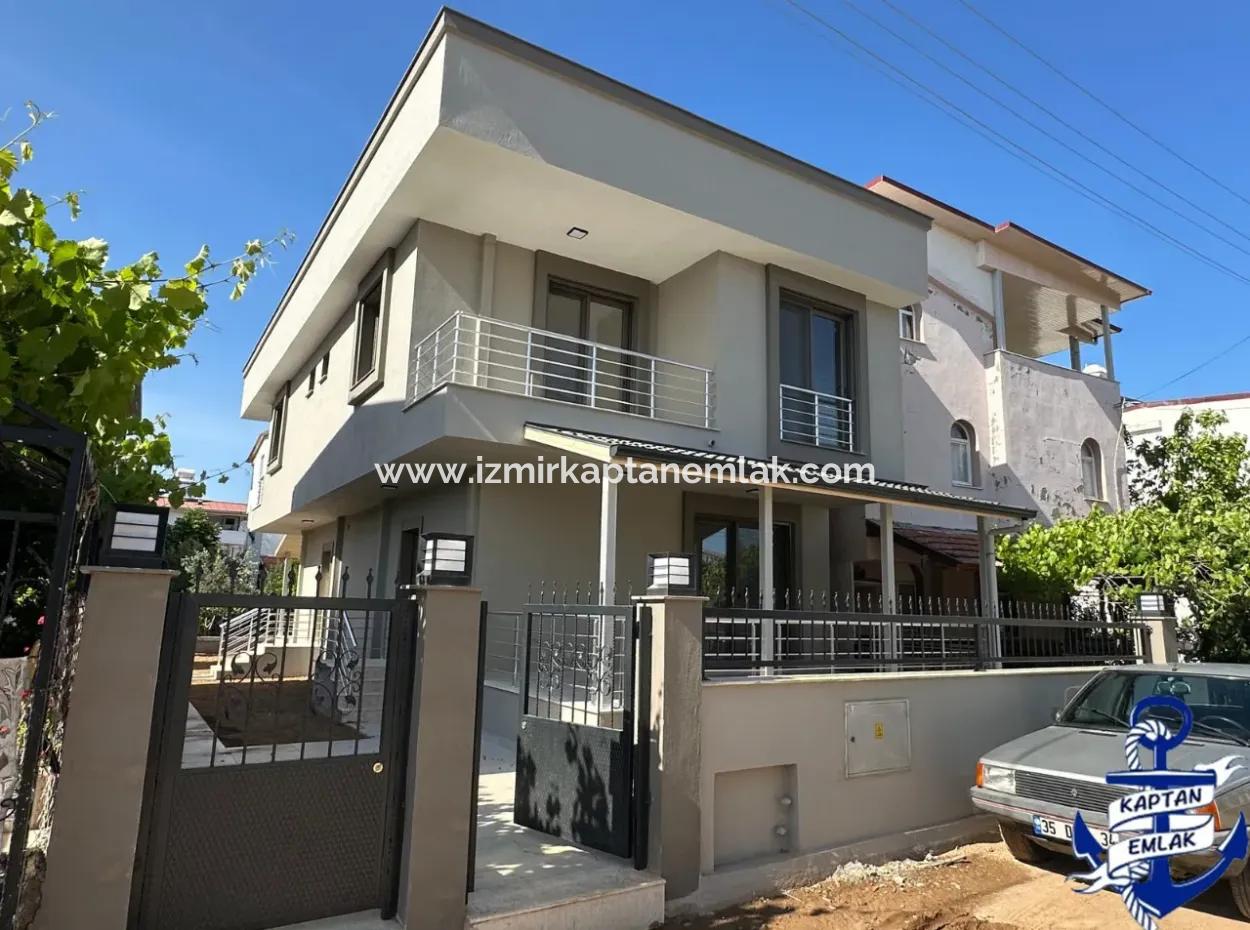2 1 Villa Zum Verkauf In Doğanbey Payamlı Zentrum