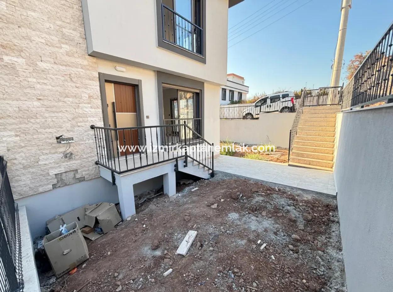 2 1 Villa Zum Verkauf Mit Freistehendem Eingang Und Garten In Payamlı