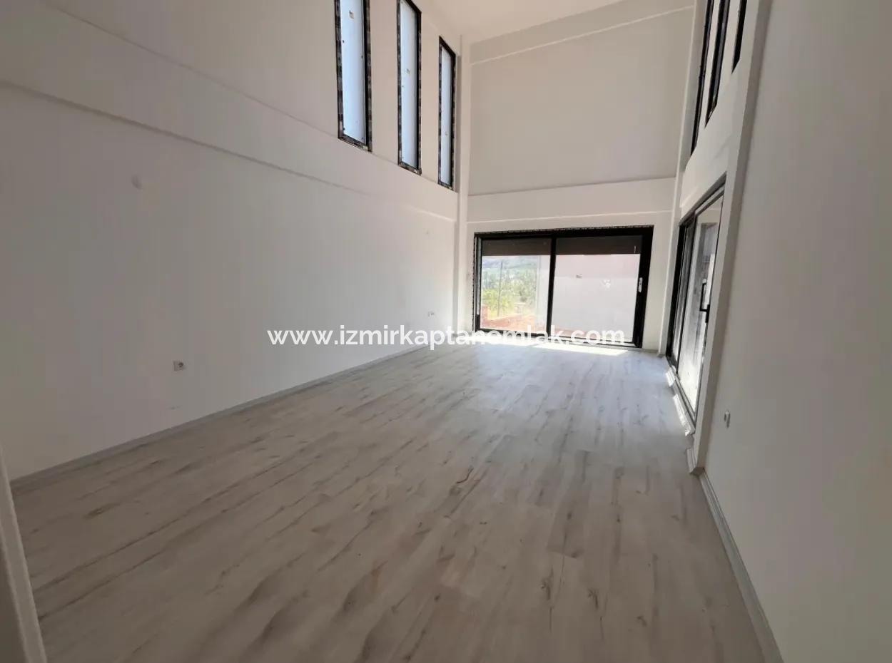 Neubau 2 1 Villa Zum Verkauf In Seferihisar Mit Großem Garten