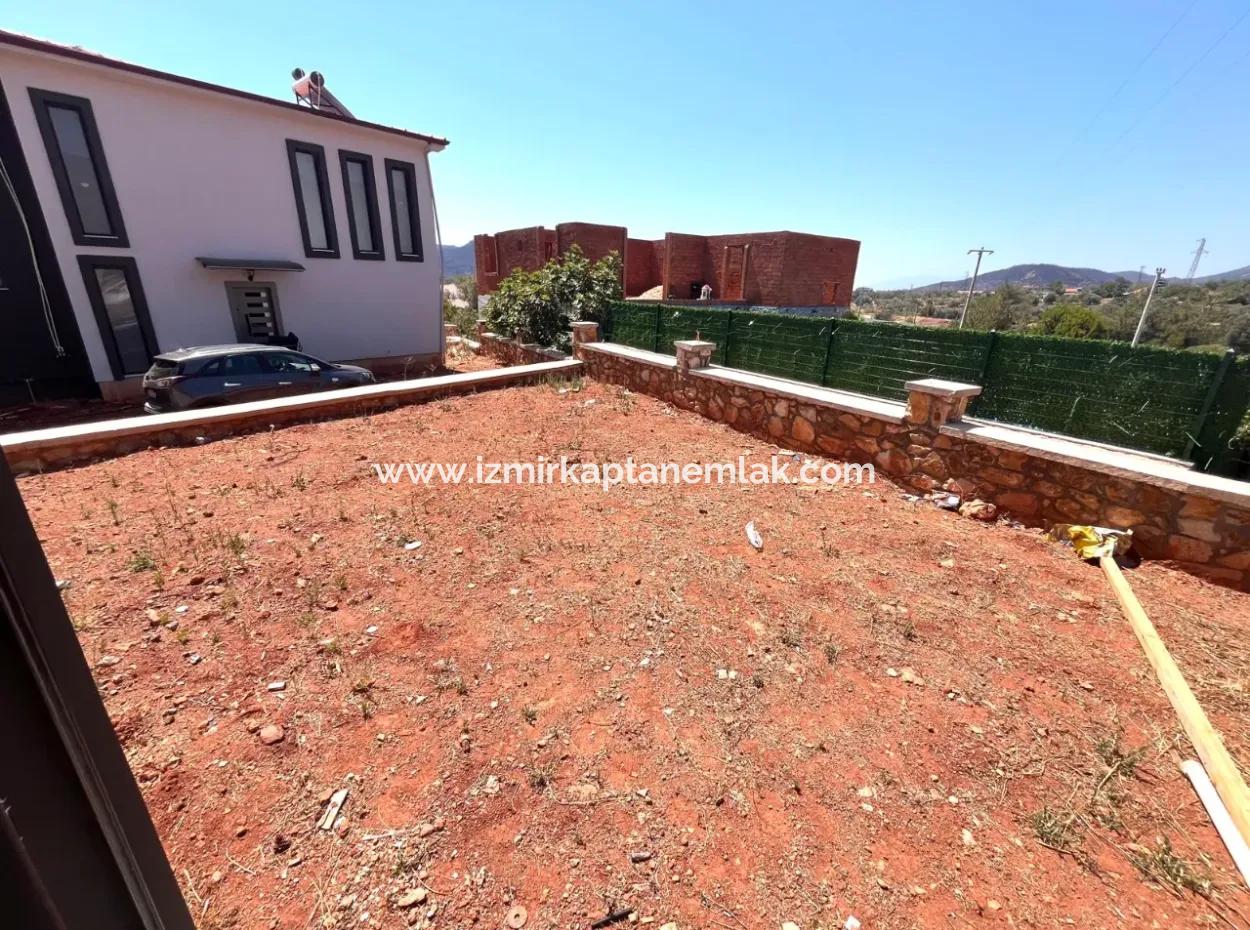 Neubau 2 1 Villa Zum Verkauf In Seferihisar Mit Großem Garten