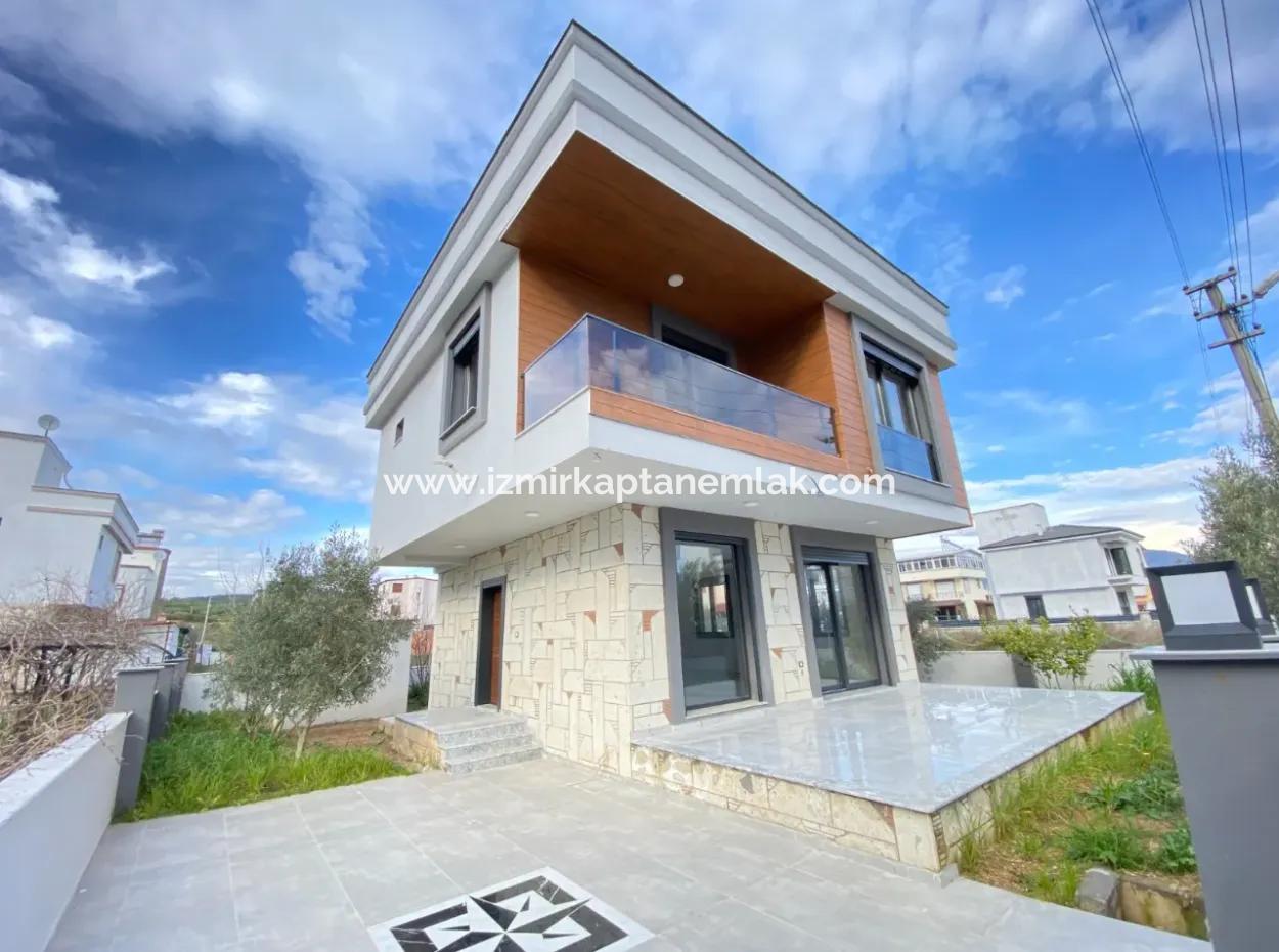 300M2 Unabhängiger Garten 3 In 1 Villa Zum Verkauf In Doganbey