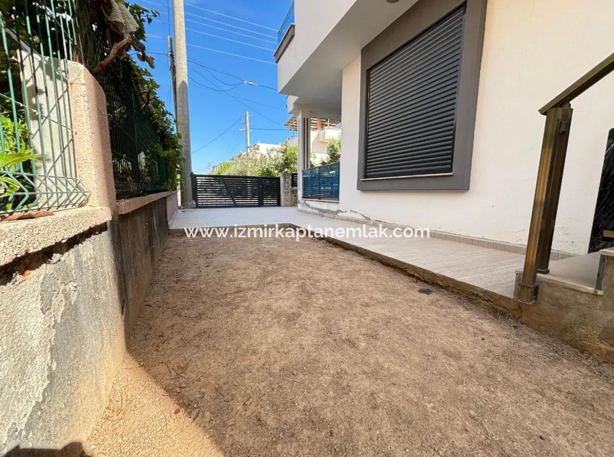 3 1 Villa Zum Verkauf In Doğanbey Mit 500 M Parkplatz Garten