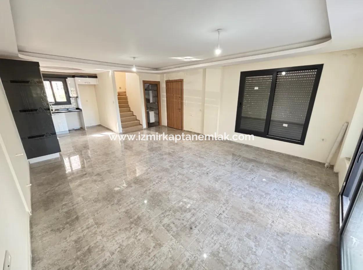 3 1 Villa Zum Verkauf In Doğanbey Mit 500 M Parkplatz Garten