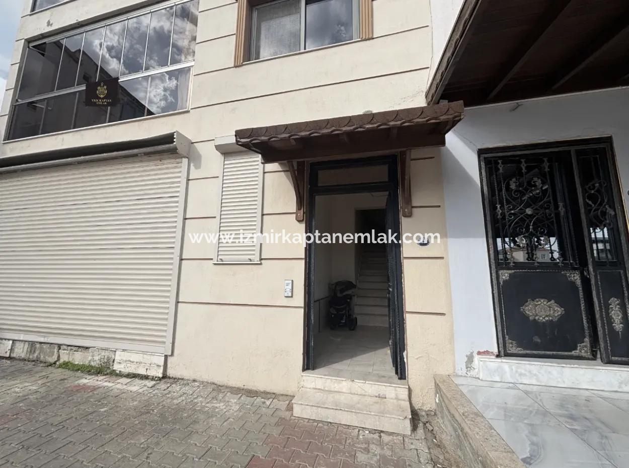 2 1 Wohnung Im Mittleren Stockwerk Auf Der Strasse In Seferihisar Bengiler