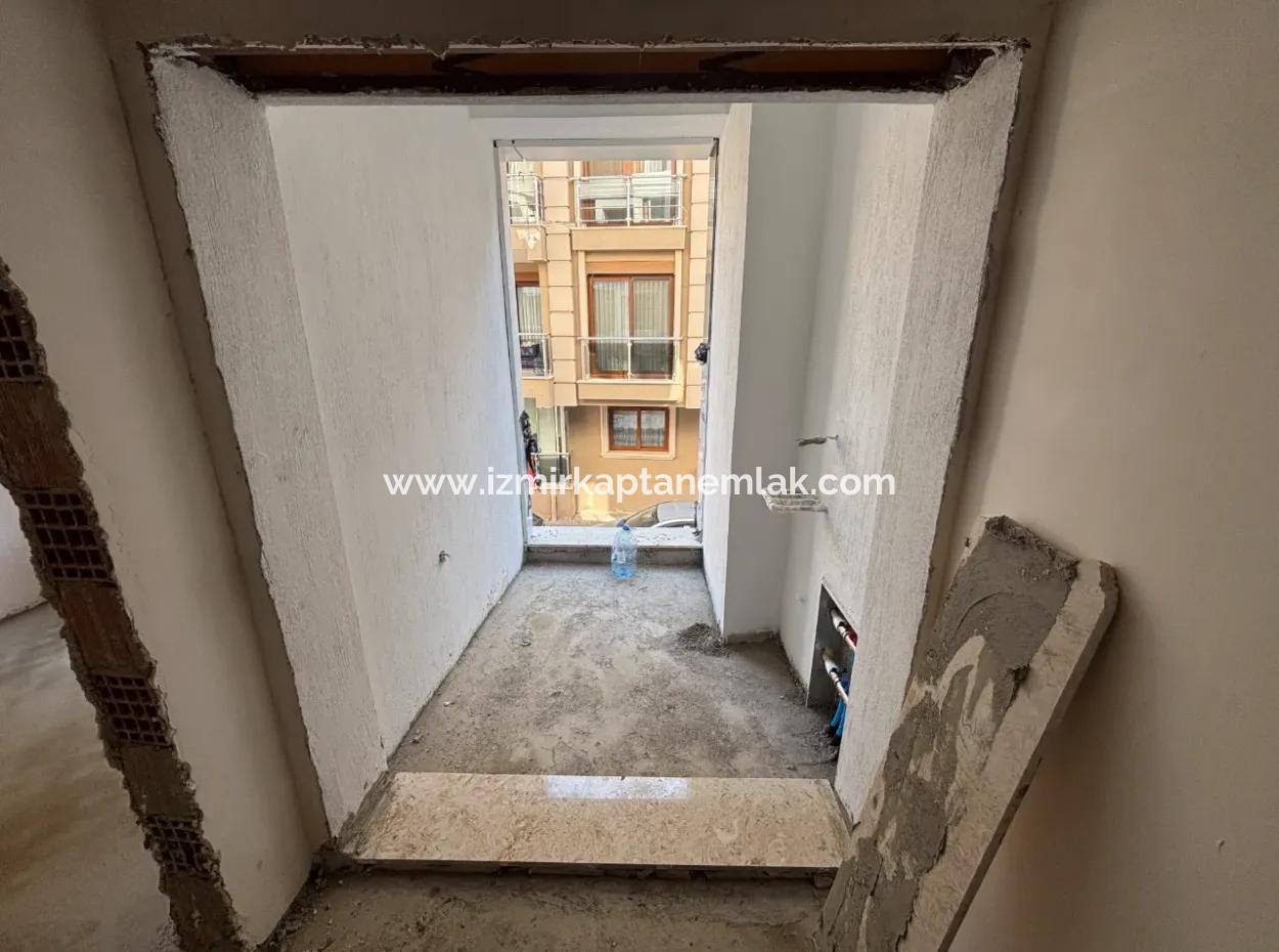 1 1 Wohnung Im Mittleren Stockwerk In Schöner Lage In Izmir Seferihisar Hidirlik