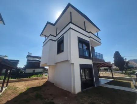 İzmir Seferihisar Cumhuriyet Mah. 3 1 Ferienhaus Zu Verkaufen In Einem Komplex Mit Pool