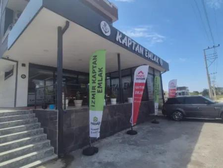 Großer Coupon-Shop Zum Verkauf Am Belebtesten Ort Von Ürkmez