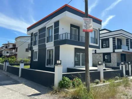Freistehende Villa Auf 300 M2 Grundstück In Izmir Seferihisar Cumhuryet Mah