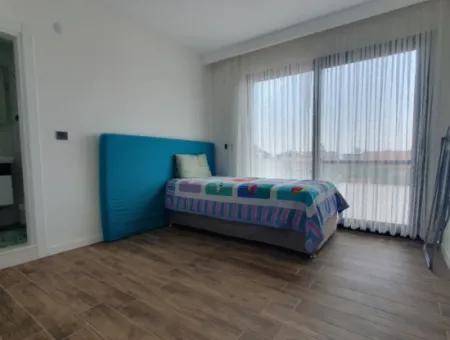 Payamlı 3 1 Villa Zu Verkaufen Mit Pool Und Garten Am Meer