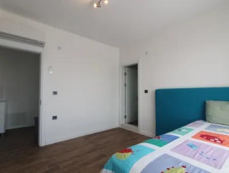 Payamlı 3 1 Villa Zu Verkaufen Mit Pool Und Garten Am Meer