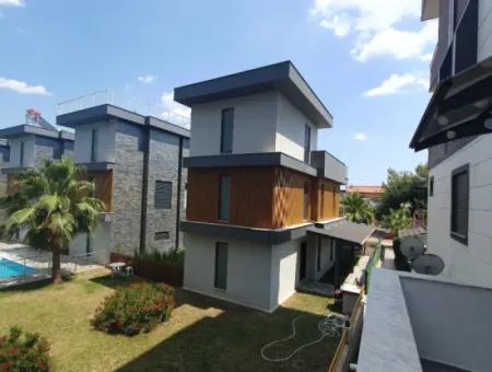 Payamlı 3 1 Villa Zu Verkaufen Mit Pool Und Garten Am Meer