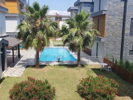 Payamlı 3 1 Villa Zu Verkaufen Mit Pool Und Garten Am Meer