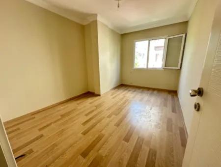 2 1 Luftige Wohnung Zum Verkauf Auf Der Mez-Etage Im Zentrum Von Seferihisar Ürkmez