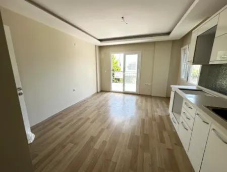 2 1 Luftige Wohnung Zum Verkauf Auf Der Mez-Etage Im Zentrum Von Seferihisar Ürkmez