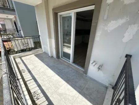 2 1 Luftige Wohnung Zum Verkauf Auf Der Mez-Etage Im Zentrum Von Seferihisar Ürkmez