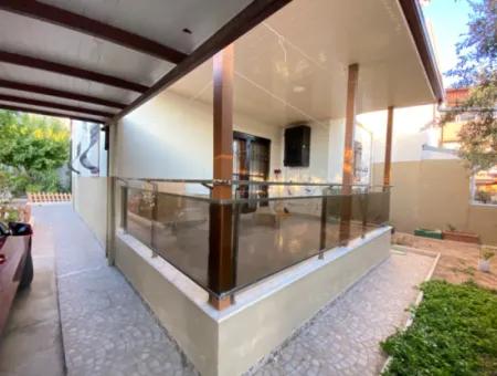 2 1 Wohnung Zum Verkauf In Ürkmez Zentrum Mit Geschlossener Garage Und Garten