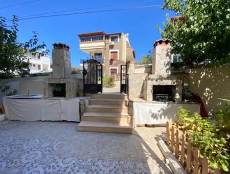 2 1 Wohnung Zum Verkauf In Ürkmez Zentrum Mit Geschlossener Garage Und Garten