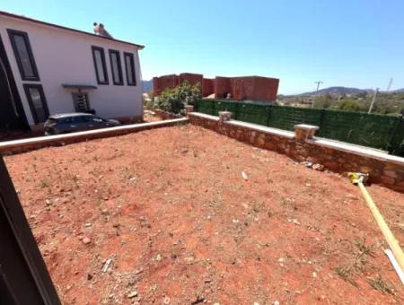 Neubau 2 1 Villa Zum Verkauf In Seferihisar Mit Großem Garten