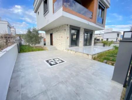 300M2 Unabhängiger Garten 3 In 1 Villa Zum Verkauf In Doganbey