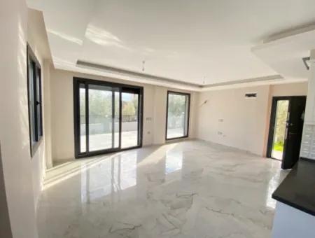 300M2 Unabhängiger Garten 3 In 1 Villa Zum Verkauf In Doganbey