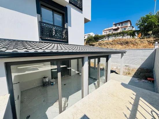 İzmir Seferihisar Tepecik Stadtviertel In Der Nähe Des Meeres Mit Meerblick 3+1 Zu Verkaufende Doppelvilla