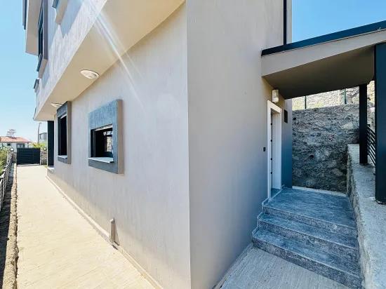 In Der Atatürk Nachbarschaft, Seferihisar, İzmir 3+1 Freistehende Villa Mit Meerblick Zu Verkaufen