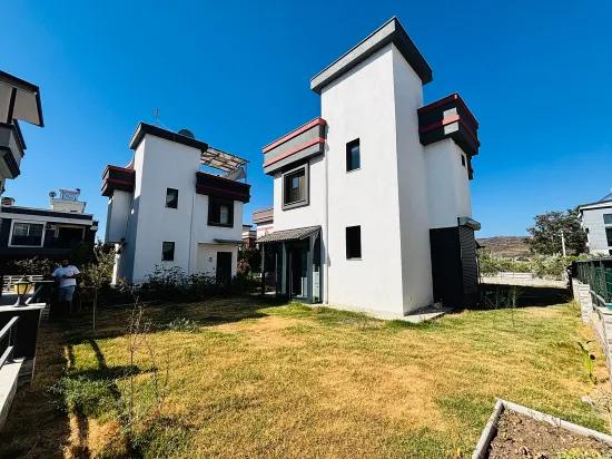In İzmir Seferihisar Cumhuriyet Viertel Mit Gemeinsamem Eingang 3+1 Zu Verkaufen Freistehende Villa
