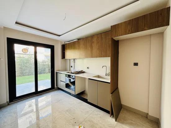 Seferihisar Im Necat Hepkon Nachbarschaft Im Wohnkomplex Mit Pool Freistehende Wohnung Mit Garten Zu Verkaufen 2+1
