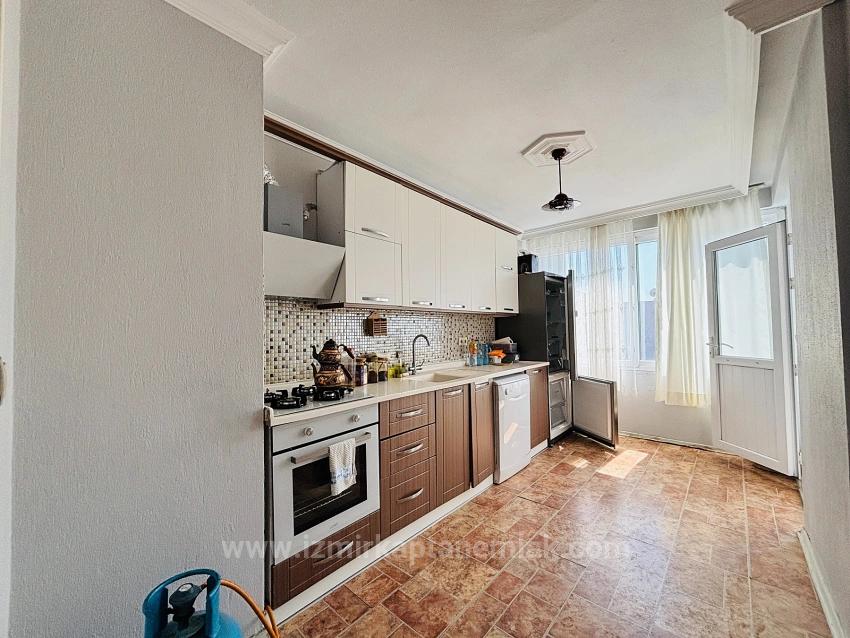 2+1 Apartment For Sale In Bengiler, Seferihisar, Izmir, In The Market Center, Front Facing, With Closed Kitchen
