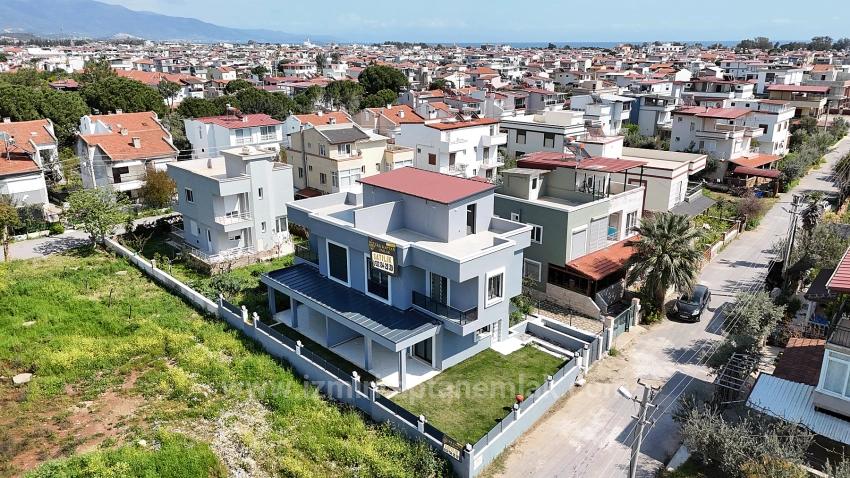 3+1 Villa With Spacious Garden For Sale In Cumhuriyet Neighborhood, Seferihisar, Izmir