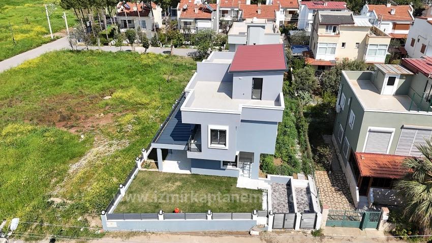 3+1 Villa With Spacious Garden For Sale In Cumhuriyet Neighborhood, Seferihisar, Izmir