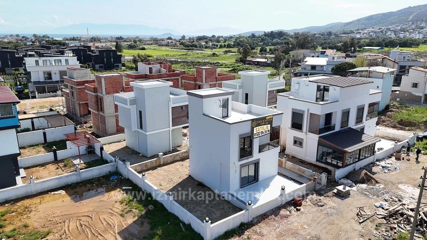 2+1 Detached Villa With Large Garden For Sale In Cumhuriyet Neighborhood, Seferihisar, Izmir