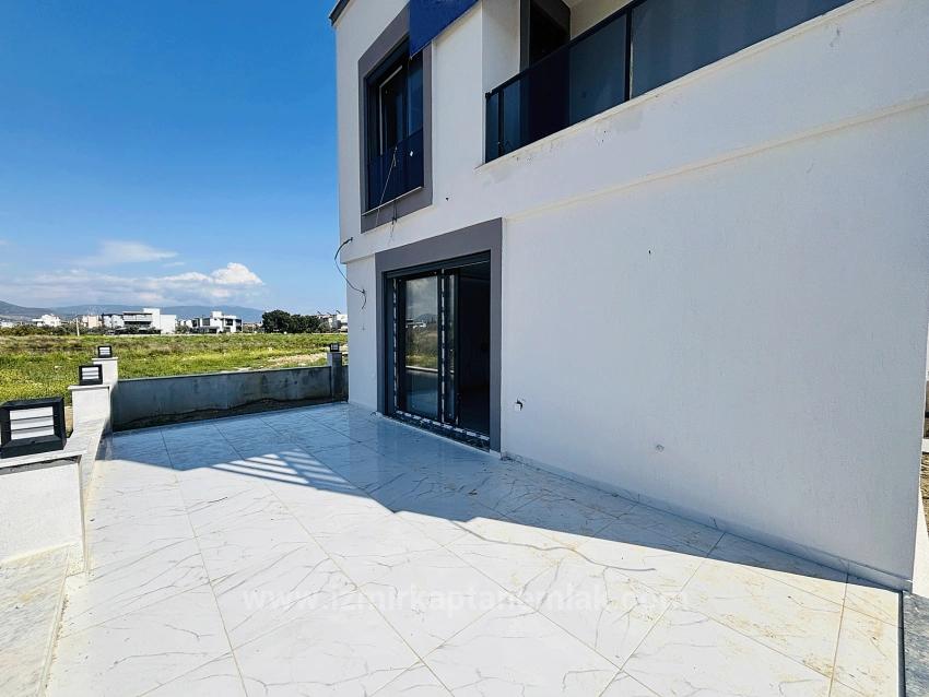 2+1 Detached Villa With Large Garden For Sale In Cumhuriyet Neighborhood, Seferihisar, Izmir