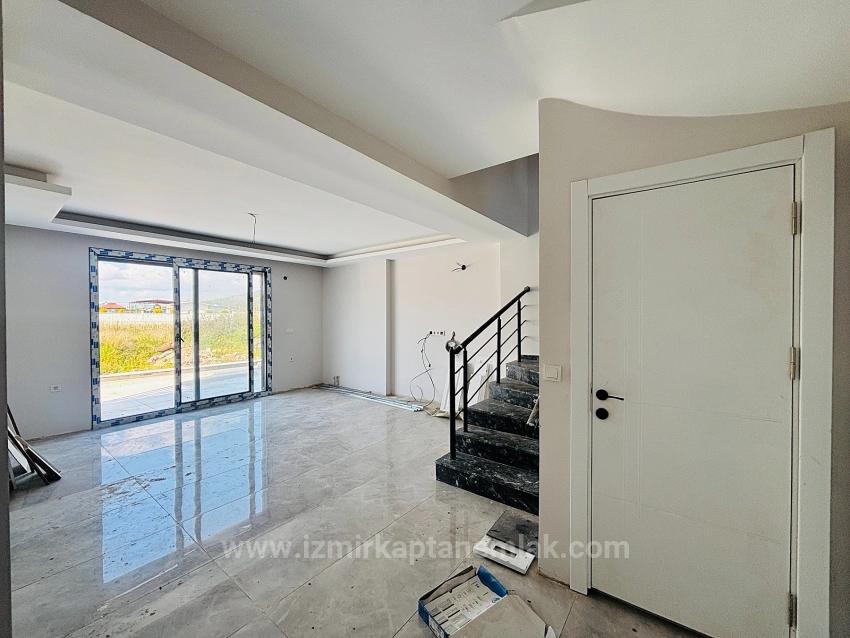 2+1 Detached Villa With Large Garden For Sale In Cumhuriyet Neighborhood, Seferihisar, Izmir