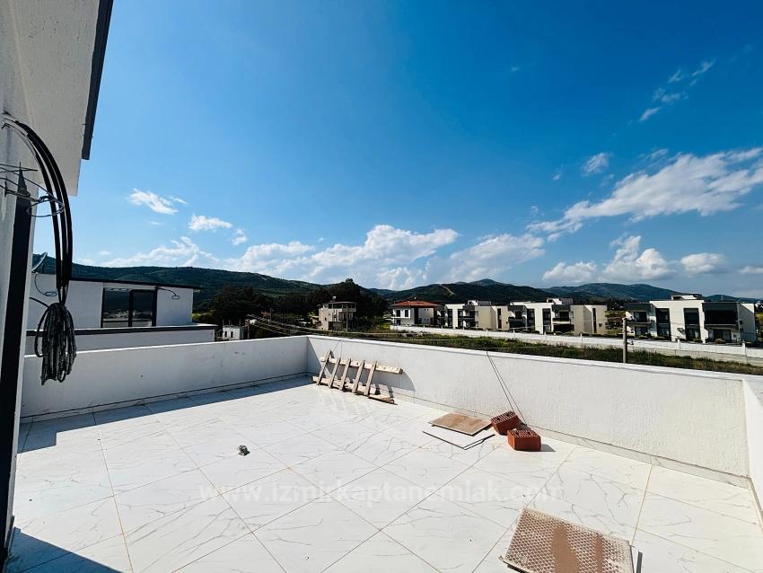 2+1 Detached Villa With Large Garden For Sale In Cumhuriyet Neighborhood, Seferihisar, Izmir