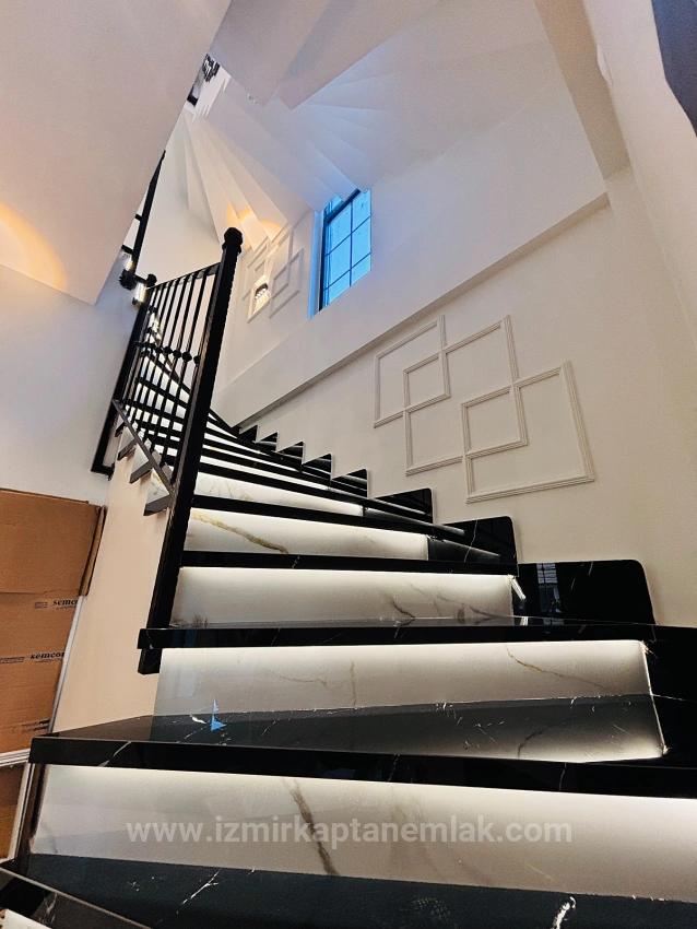 3+1 Detached House With Smart Home System And Pool, 100M From The Sea In Gümüldür Neighborhood, Menderes, İzmir.