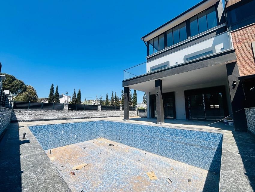 3+1 Detached Villa With Pool For Sale In Cumhuriyet Neighborhood, Seferihisar, Izmir