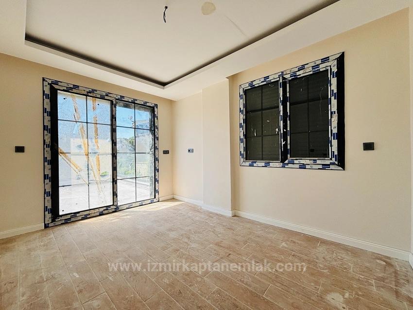 3+1 Detached Villa With Pool For Sale In Cumhuriyet Neighborhood, Seferihisar, Izmir