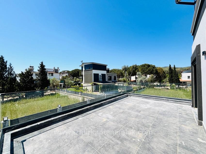 3+1 Detached Villa With Pool For Sale In Cumhuriyet Neighborhood, Seferihisar, Izmir