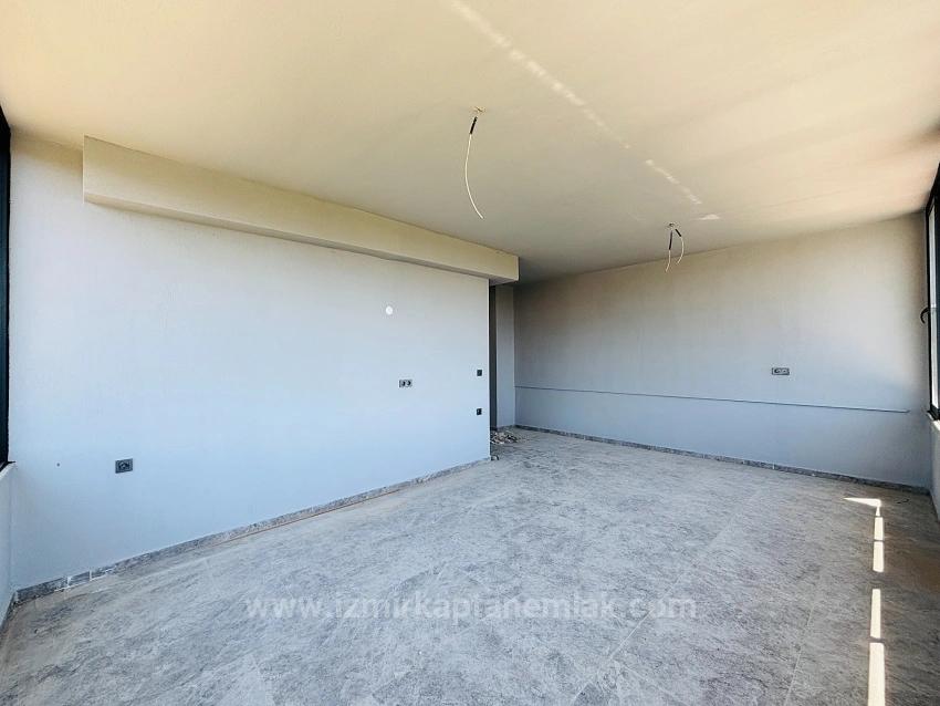 3+1 Detached Villa With Pool For Sale In Cumhuriyet Neighborhood, Seferihisar, Izmir