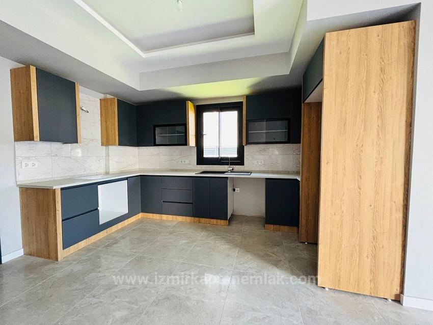 3+1 Detached Villa With Pool For Sale In Cumhuriyet Neighborhood, Seferihisar, Izmir